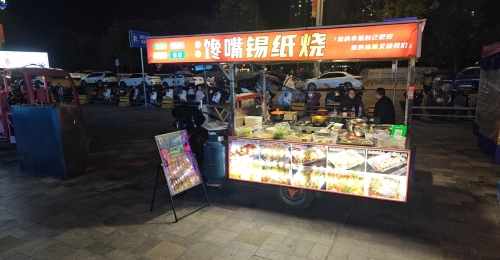 地摊经济这么火，实体店怎么办？我们应该怎么做！